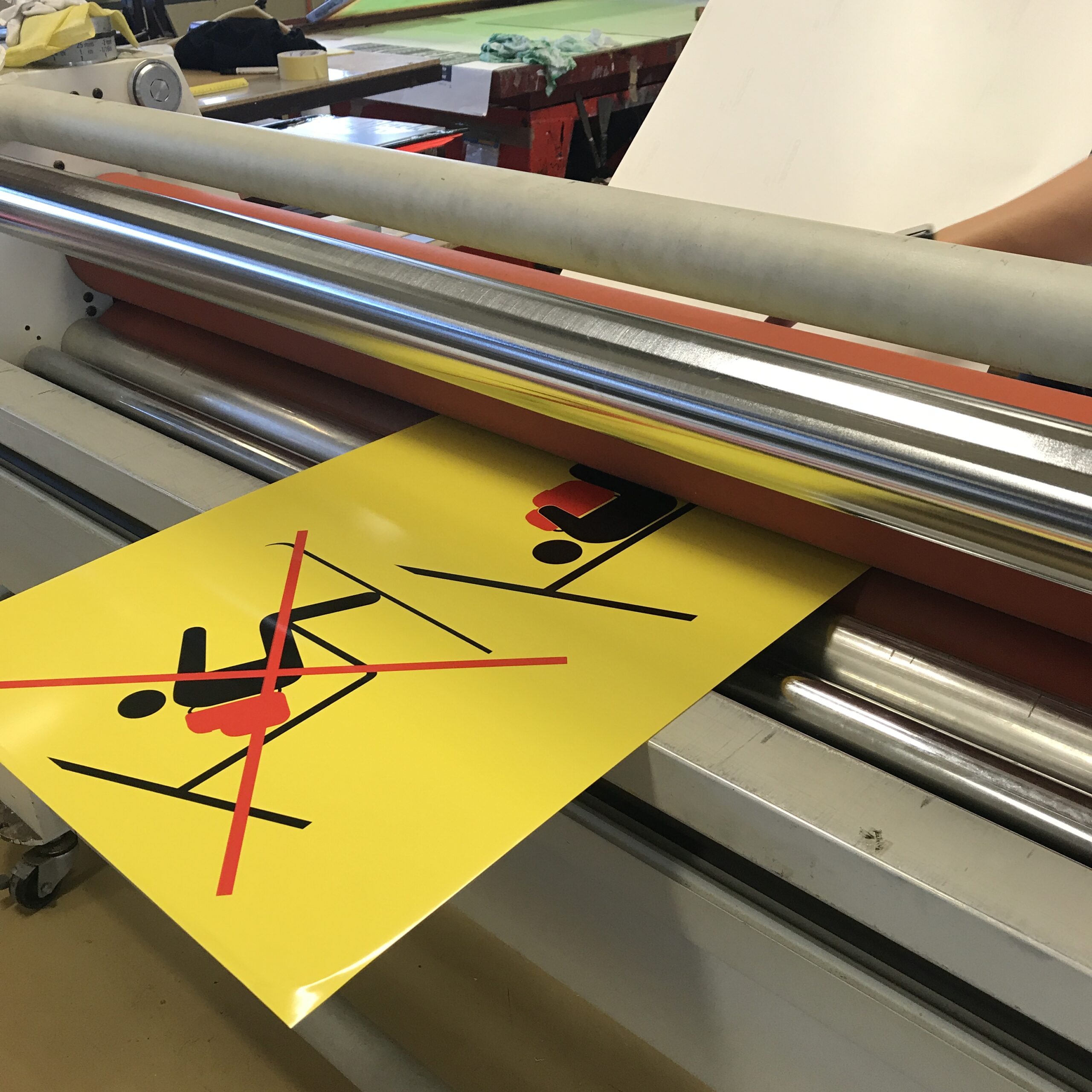 Aufkleber Laminiermaschine Signaletik