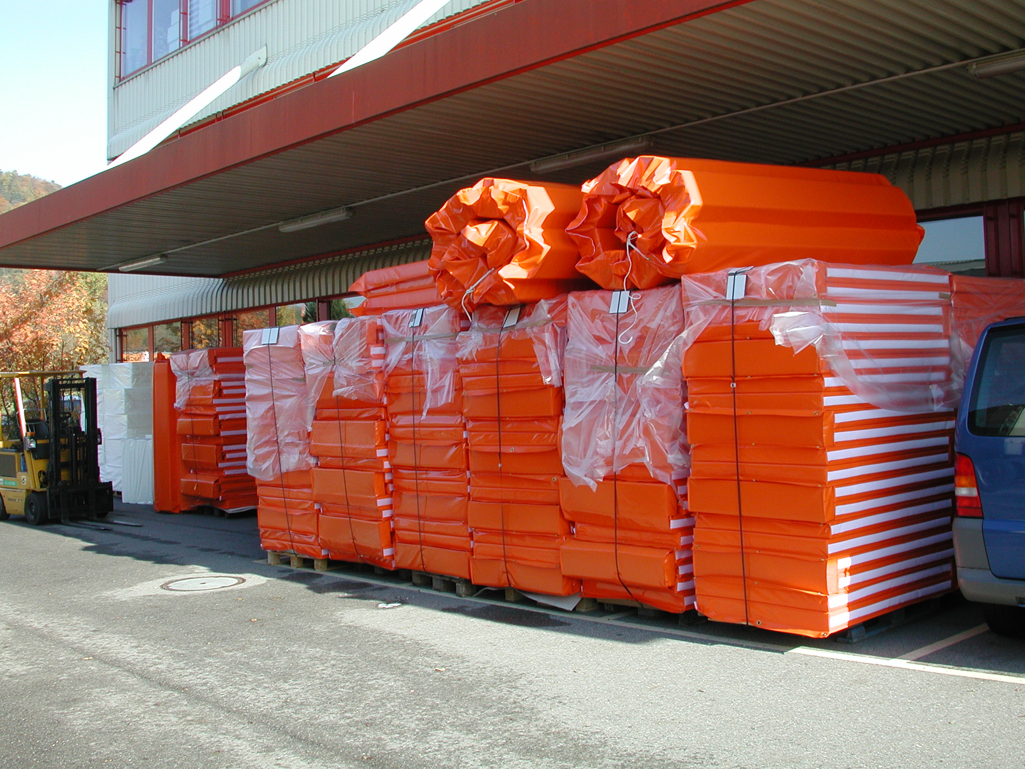 Orangefarbene Planen Planentechnik Bergbahnen